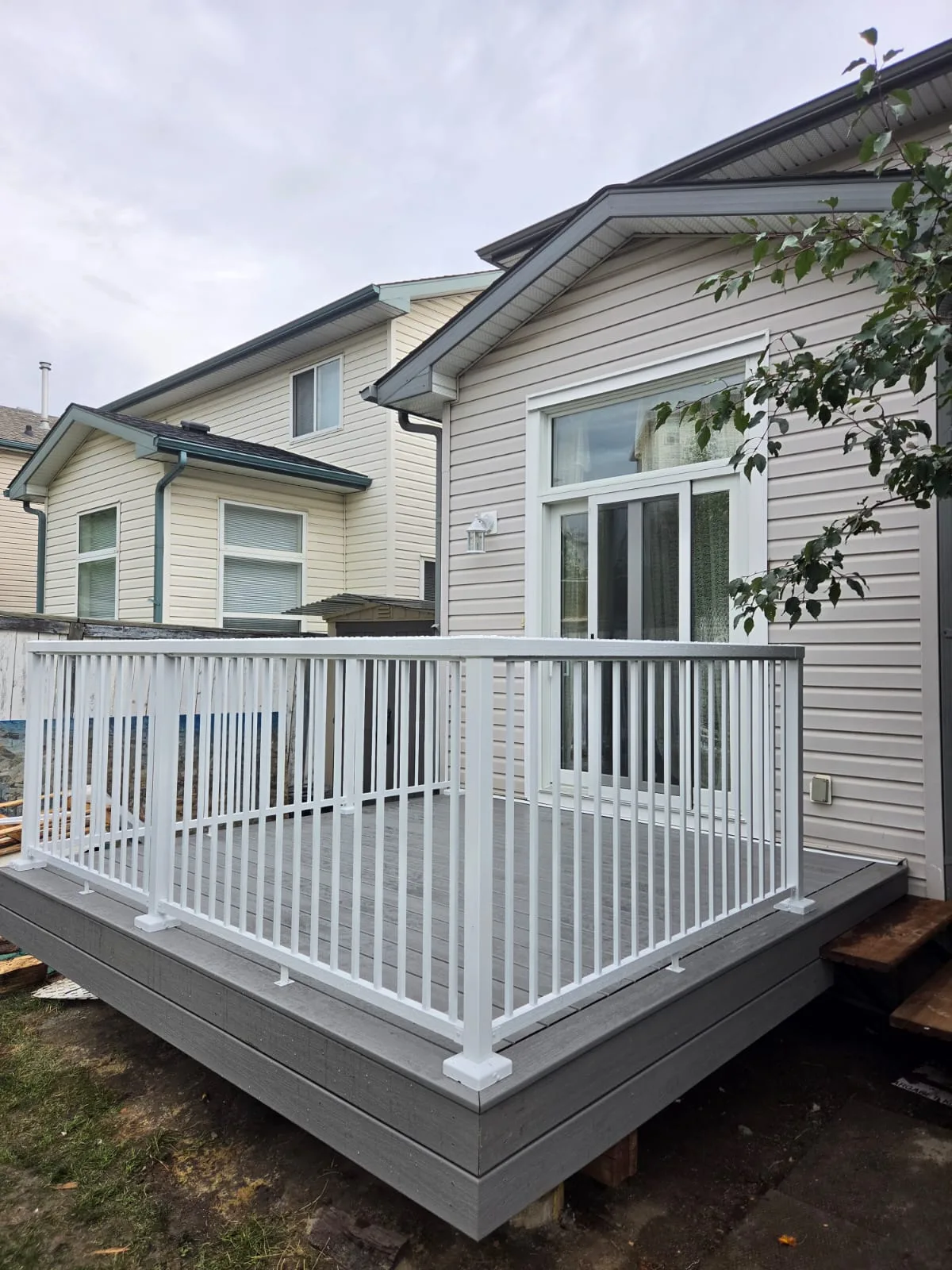 Finished deck railing detail